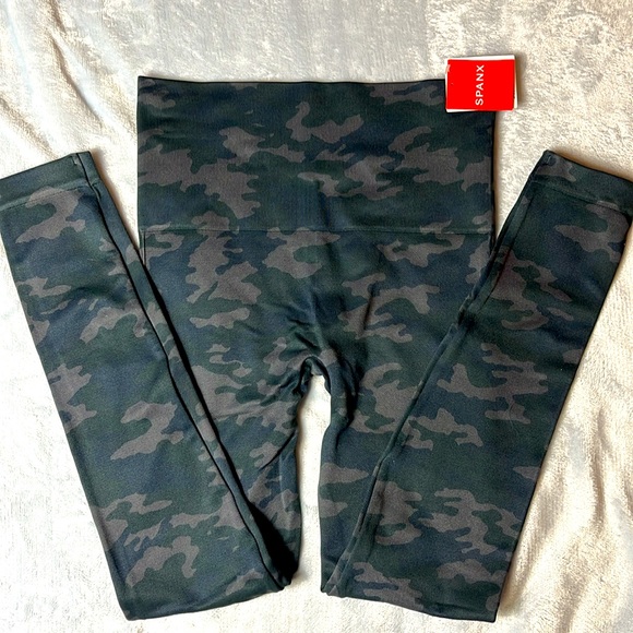 SPANX Black Camo leggings size Medium - Picture 5 of 6